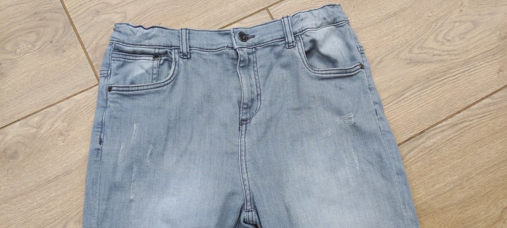 Jeansy Reserved regulacja w pasie