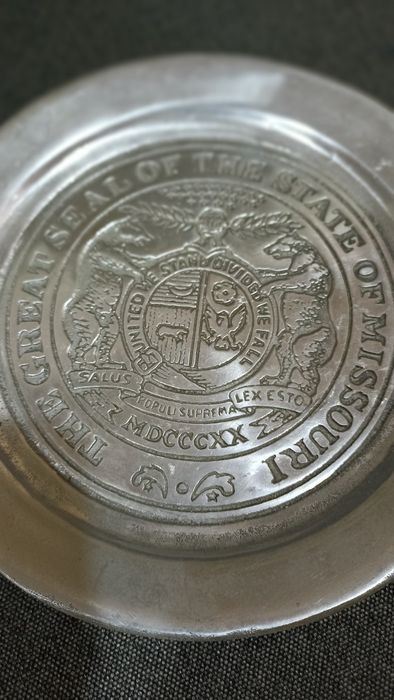 Декоративна олов'яна тарілка. Колекційна тарілка. олово.