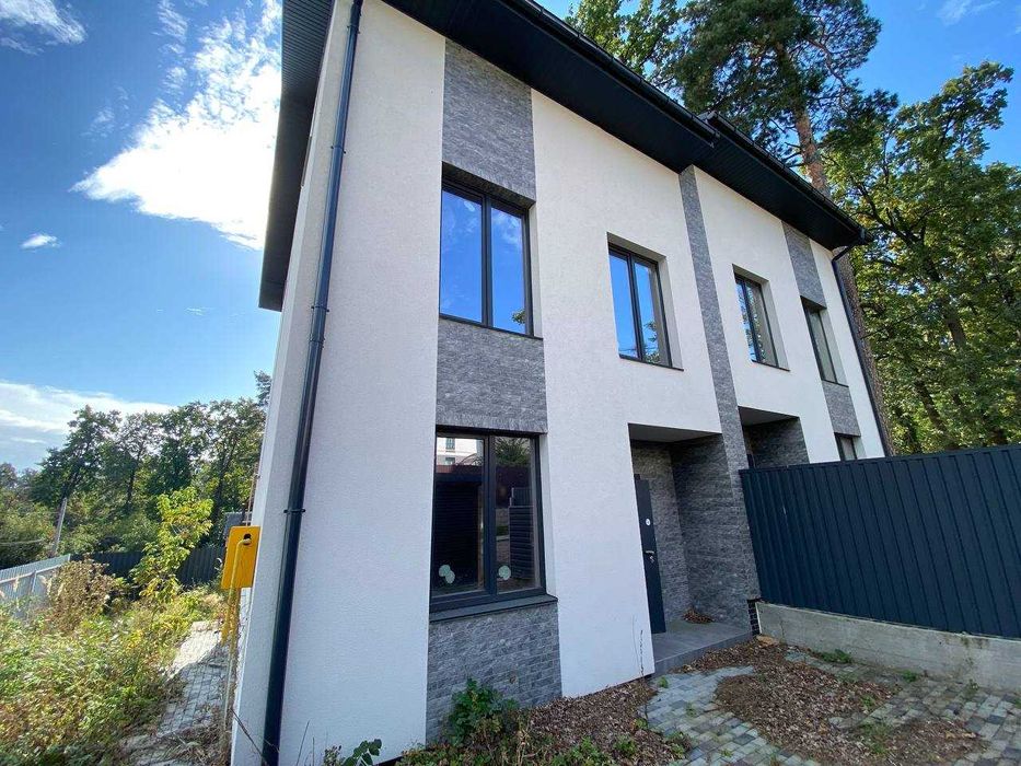 Дуплекс з центральними комунікаціями і великою ділянкою