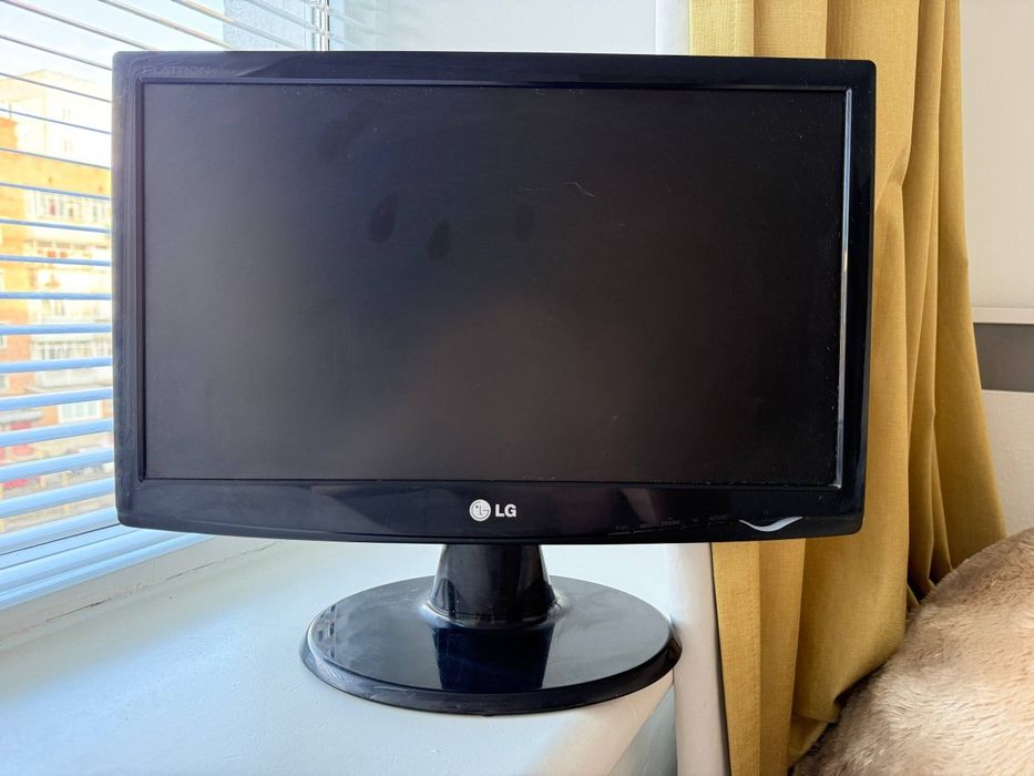Монітор LG Flatron W1943C  18.5”, VGA, HD-разрешение
