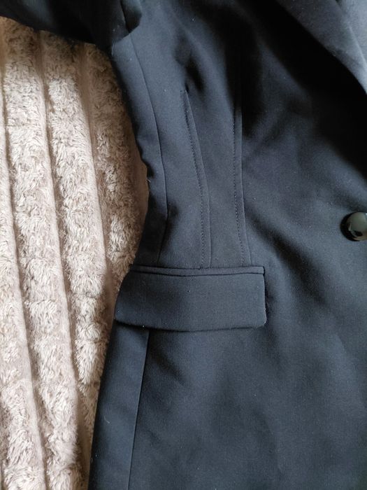 Чорний приталений піджак zara