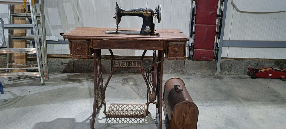 Maquina de Costura Singer antiga a funcionar, Decoração / Antiguidades