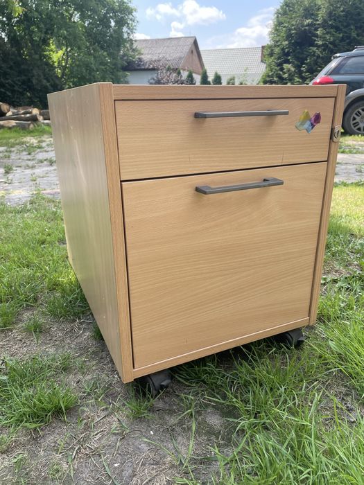 Kontenerek pod biurko na kółkach