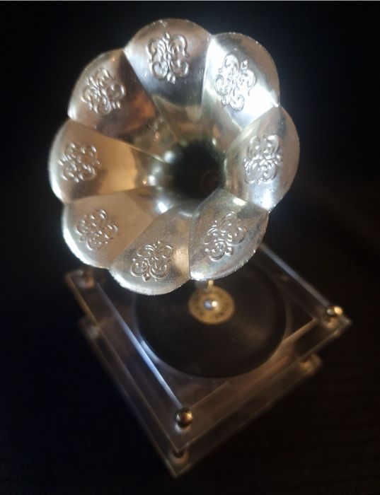 Antyk miniaturka grammofon