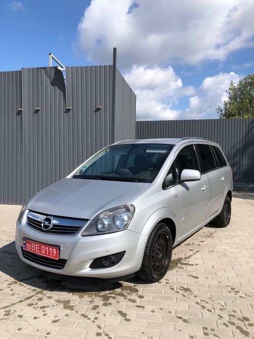 Opel Zafira 2011 рік