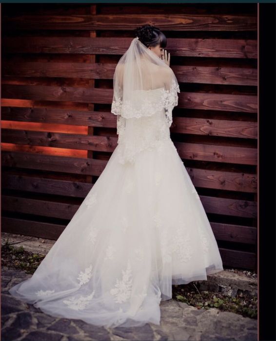 Шикарна весільна сукня