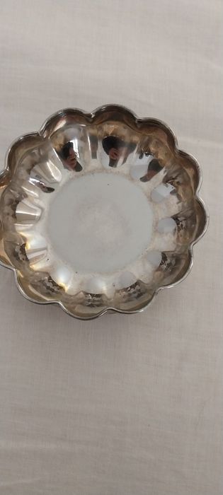 Taça decorativa metálica – 12 lados