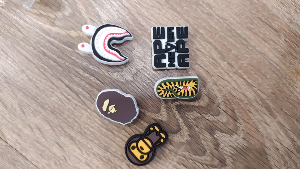 Сучасні крокси бейп bape