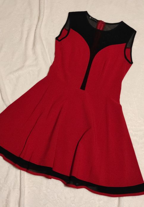 Elegancka sukienka z siateczką