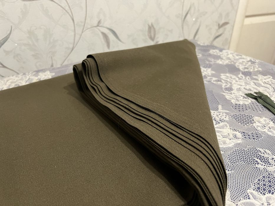 Тканина темно-зелена цупка