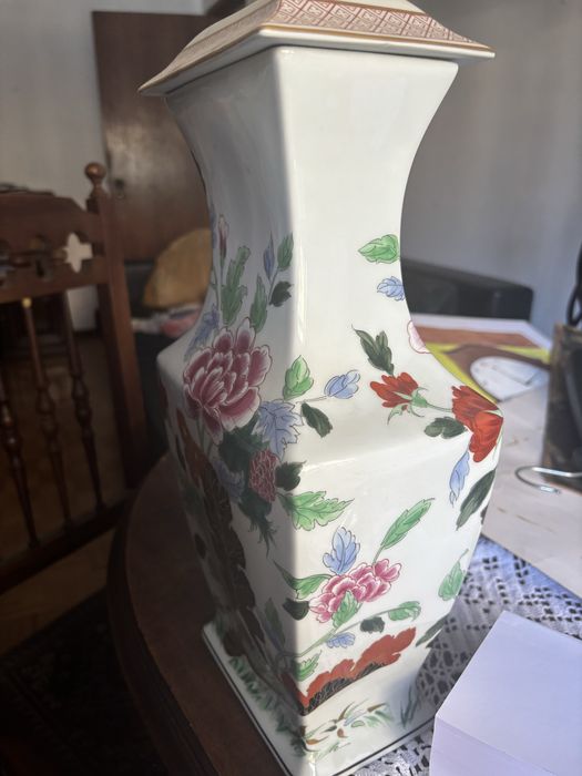 Vaso com decoração floral da Vista Alegre