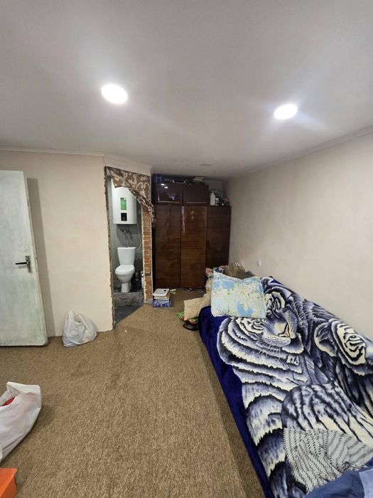 частина будинку з приватизованою ділянкою 7 соток. Роганський житловий