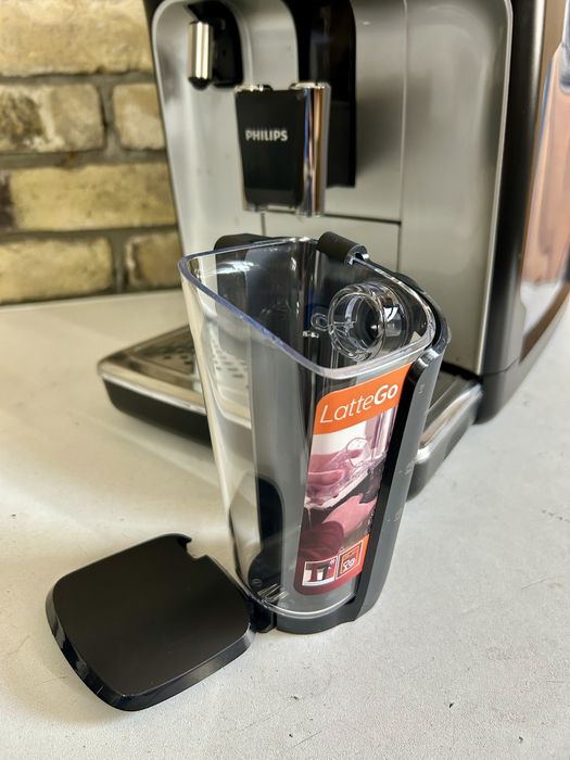 Кофемашина Philips LatteGo EP3246