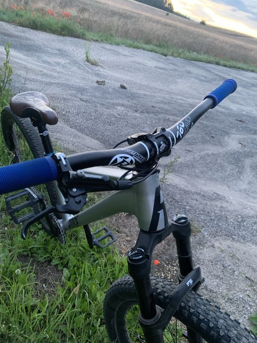 Rose the bruce (chromag, reverse, dirt, fox)