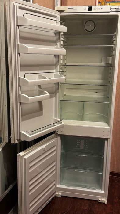 LIEBHERR вбудований