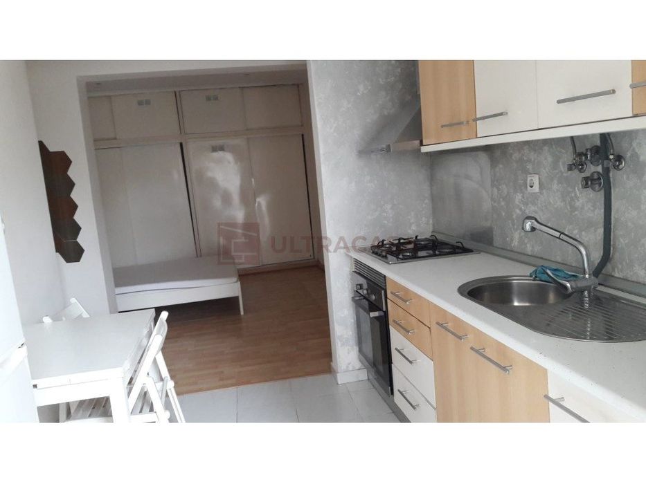 Vende-se excelente T0 mobilado e equipado junto à estação da CP de ... — Venteira, Lisboa
