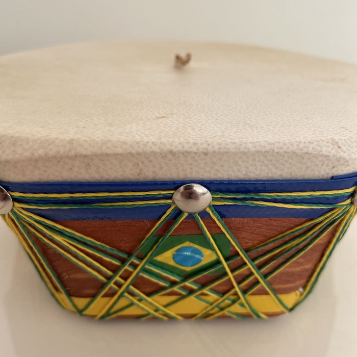 Cuíca artesanal, feita no Rio de Janeiro