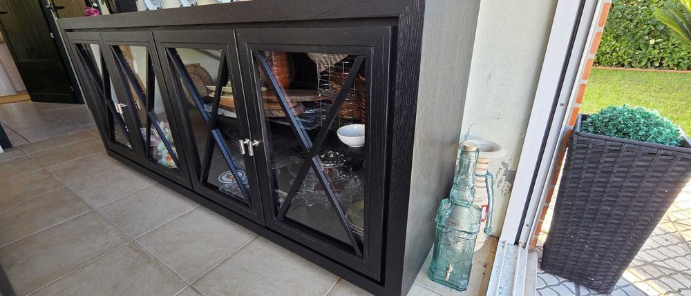 Aparador e consola modernos em muito bom estado