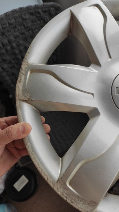 Оригинальный колесный колпак R15 на Renault ( Рено ) Дачия , Логан ,