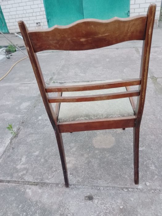 Стілець зі спинкою,6 штук.