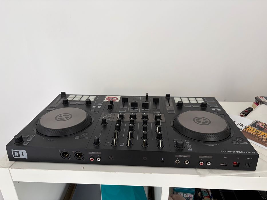 Native Instruments Traktor Kontrol S3 Kontroler DJ