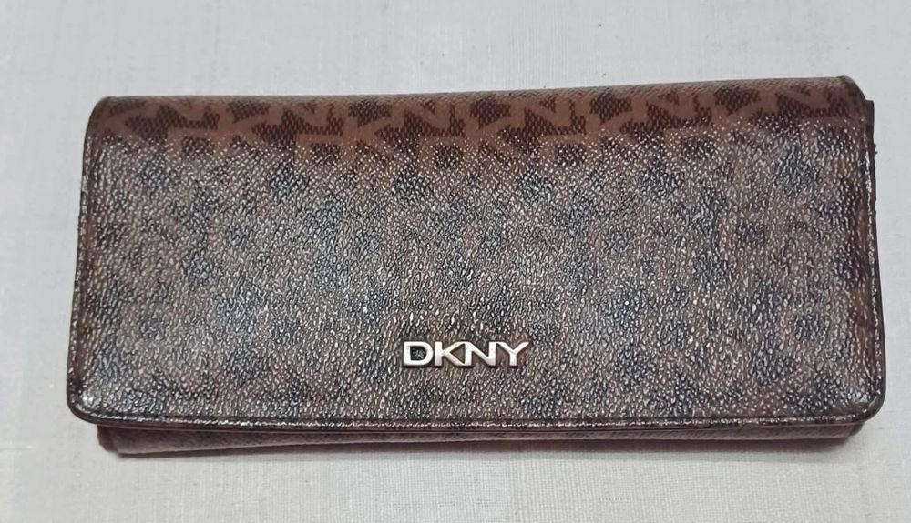 Vendo porta  moedas DkNy