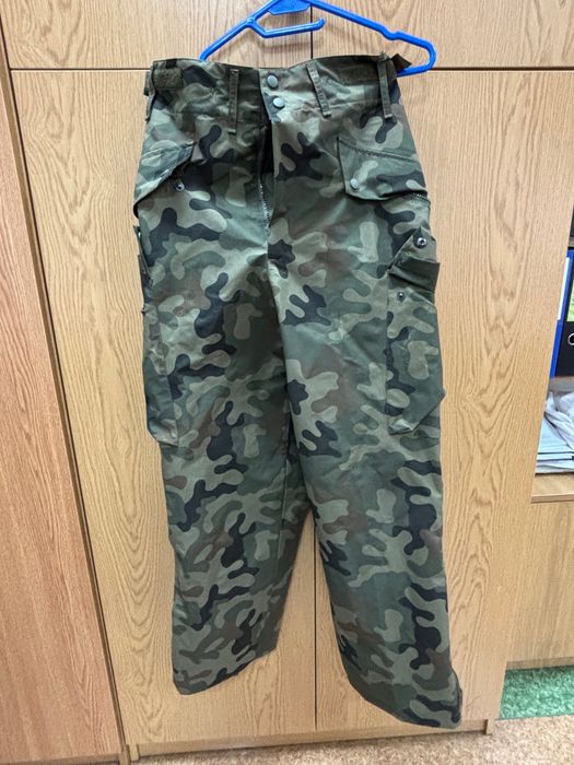 Spodnie ubrania ochronnego gore tex.