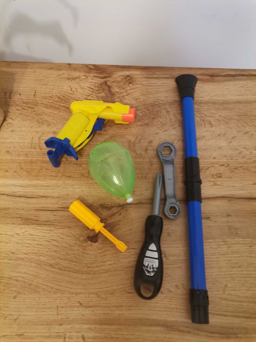Jajo na wodę, pistolet śrubokrętem klucz