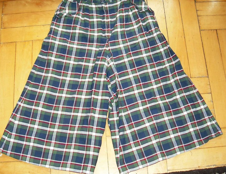 Rozszerzane spodenki do pół łydki Marco Pecci