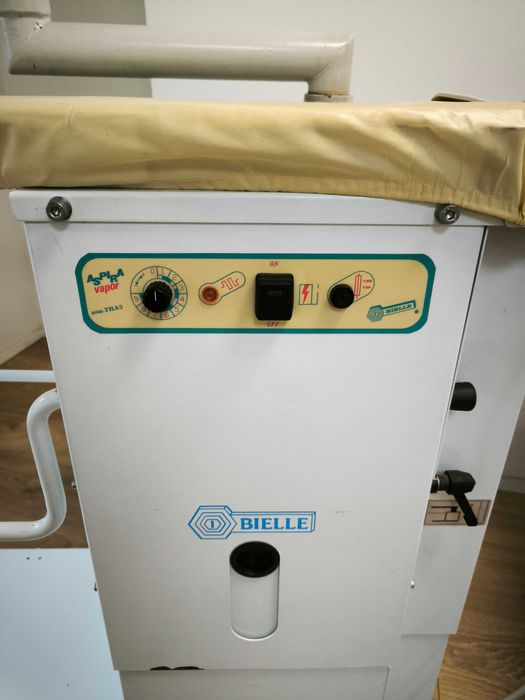 tábua de passar a ferro com caldeira e 2 ferros - industrial