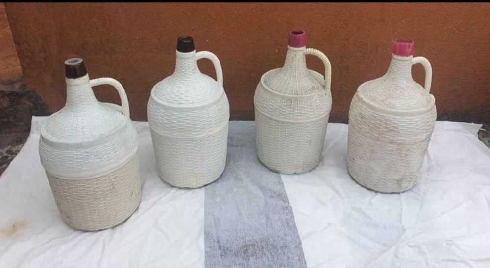 Garrafões de Vidro em Plastico vários