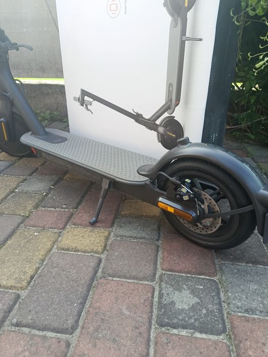 Продам електро самокат MI Electric Scooter 1S