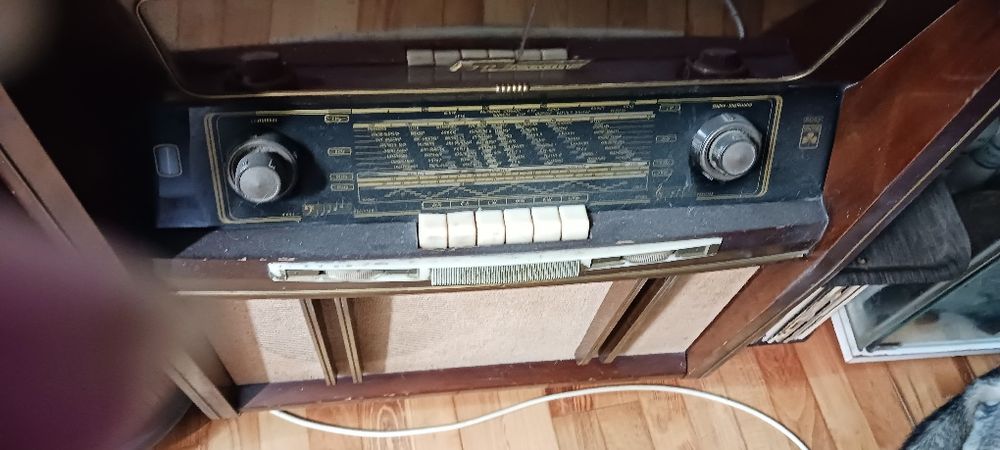 Rádio  antigo a funcionar