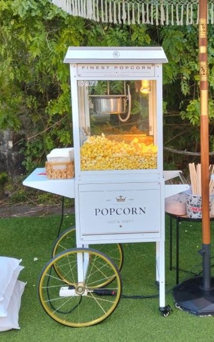 Insuflável + máquina de pipocas