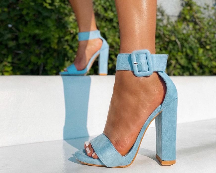 Босоножки голубые