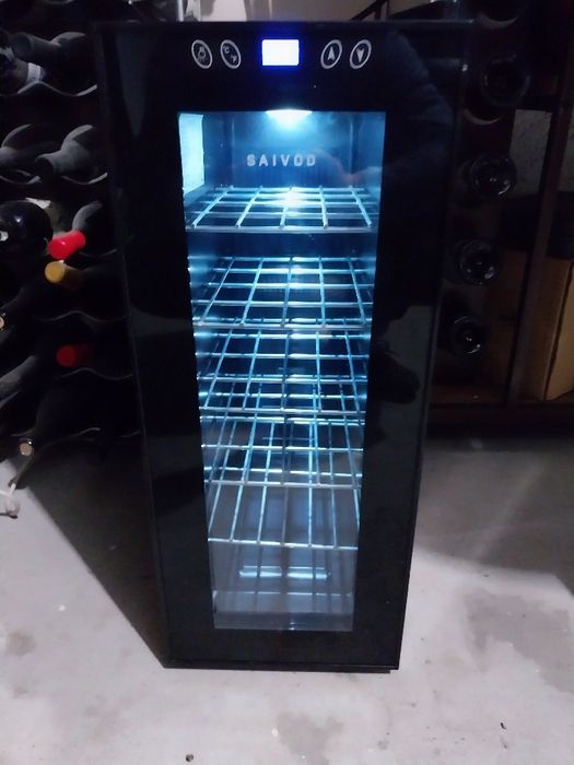 Cave vinhos  12 garrafaa