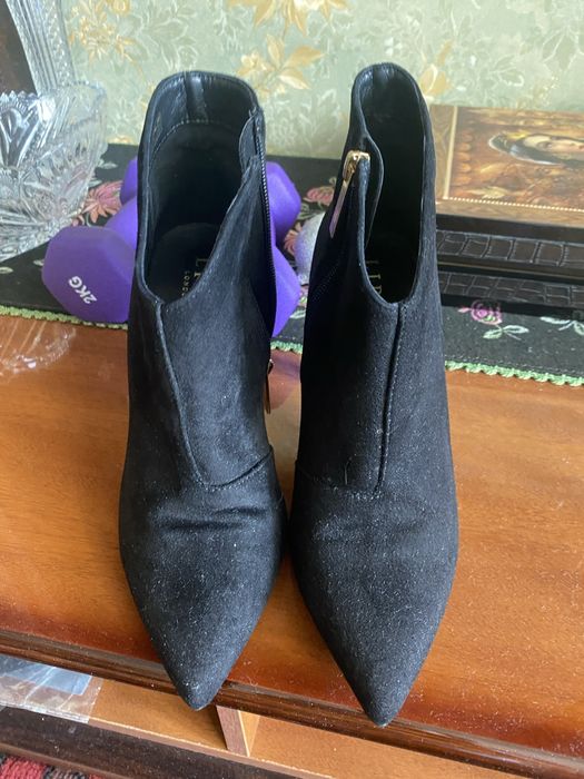 Жіночі замшеві черевички