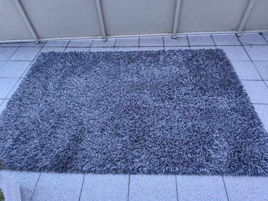 Carpete cinza como nova