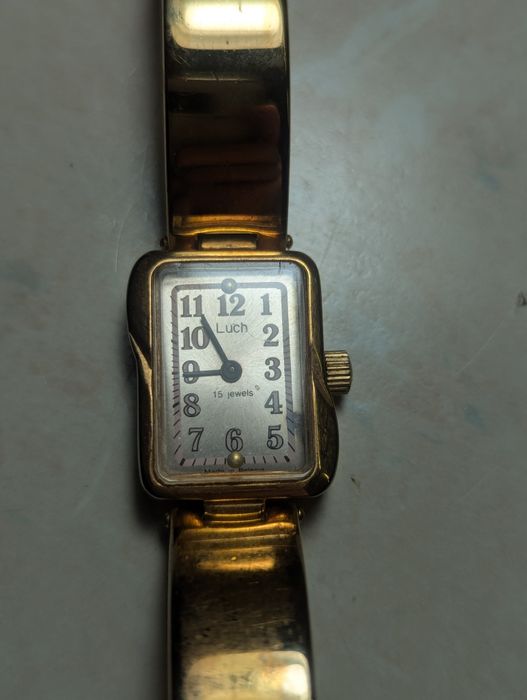 Жіночий наручний годинник "Луч", працюючий.