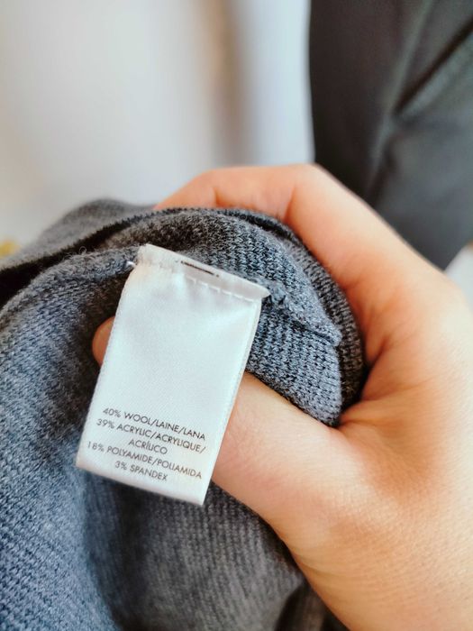 Wełniany szary sweter kardigan ubierany w rozmiarze L 40