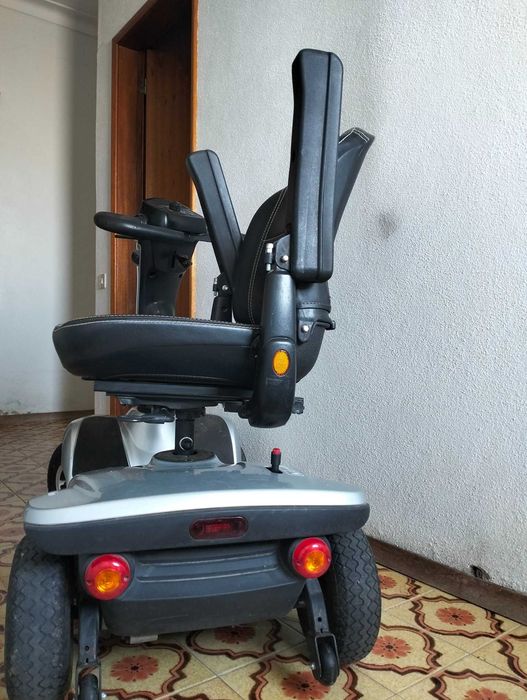 Scooter elétrica de mobilidade Invacare Leo