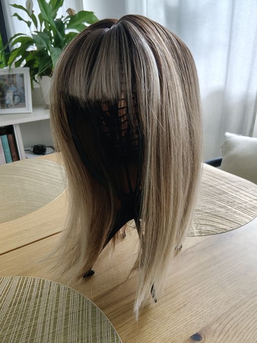 Peruka syntetyczna ciemny blond