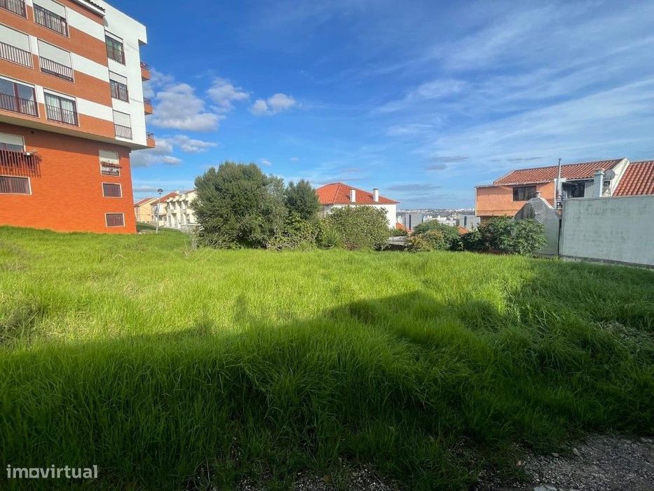 Terreno Urbano na Mina de Água - Construa a Sua Moradia de Sonho ou... — Mina De Água, Lisboa