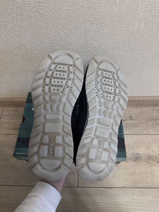 Geox чоловічі фірмові кросівки р. 42 оригінал ecco