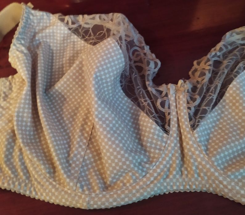 Продам бюстгальтера,большой размер