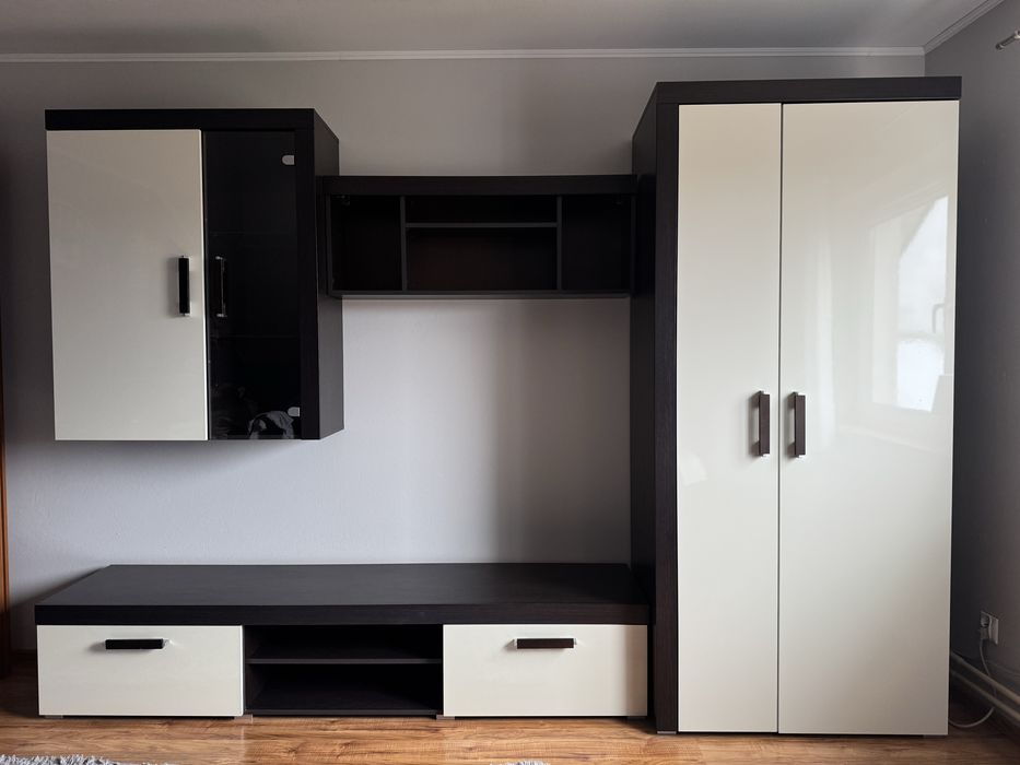 Meble pokojowe z szafą