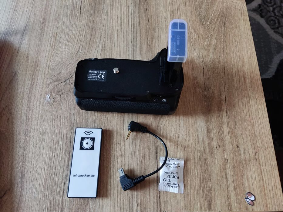 Grip Nikon D 3300 + 1 x EN-EL14 , battery grip