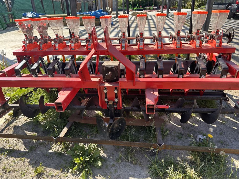 Сівалка 12 рядна овочева точного висіву