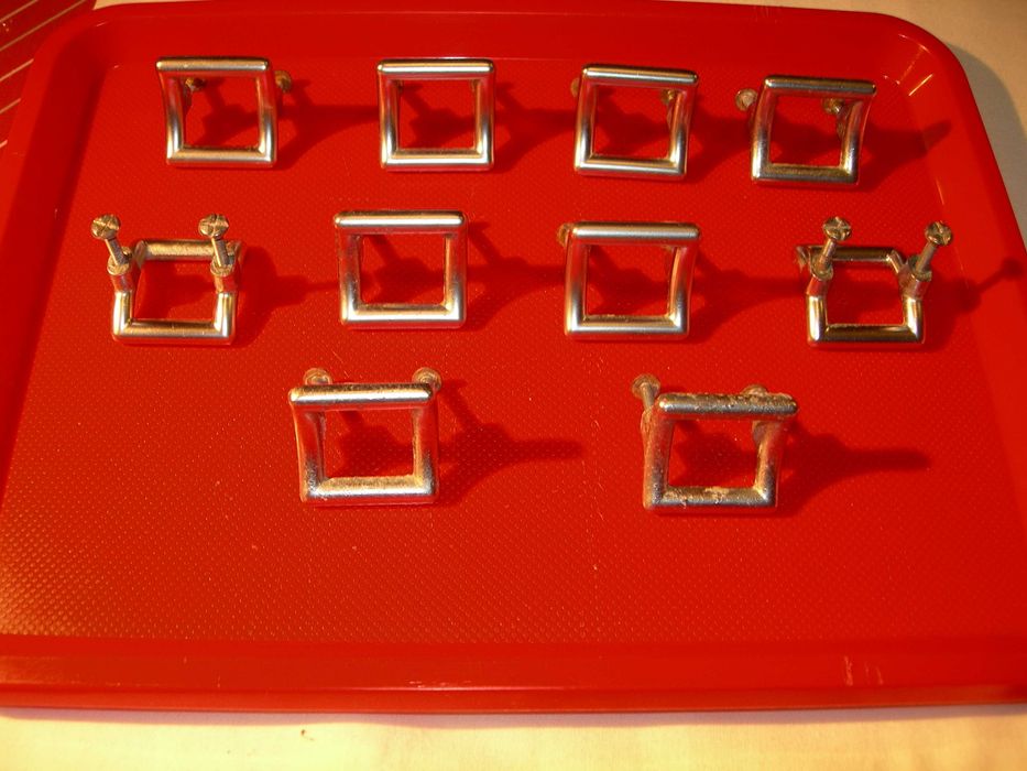 Puxadores metal. Maniglie per mobile.