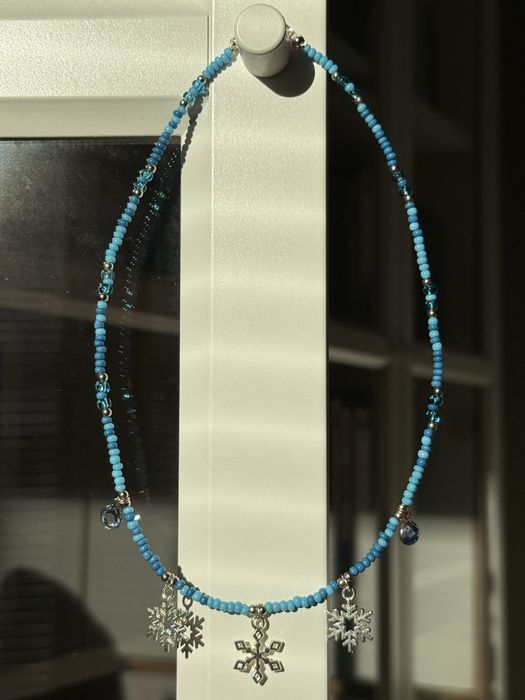Naszyjnik ze śnieżynką zimowy srebrny niebieski handmade